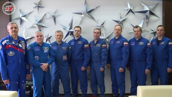 Какую зарплату получают космонавты России и США?